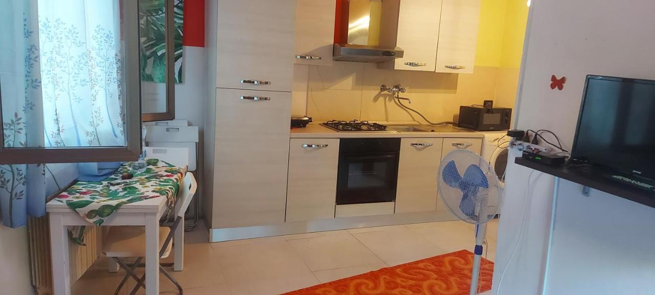 Stanza In Villa Con Giardino Con Box Doccia Idromassaggio Rent A Car Aci Bonaccorsi Eksteriør billede