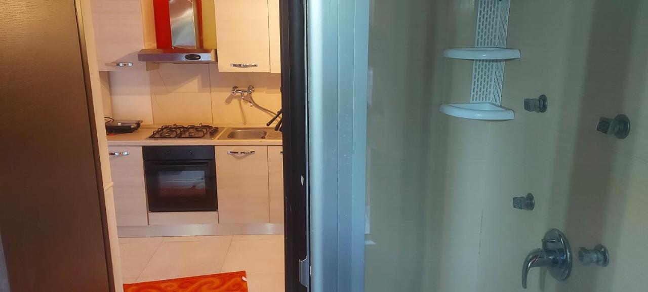 Stanza In Villa Con Giardino Con Box Doccia Idromassaggio Rent A Car Aci Bonaccorsi Eksteriør billede