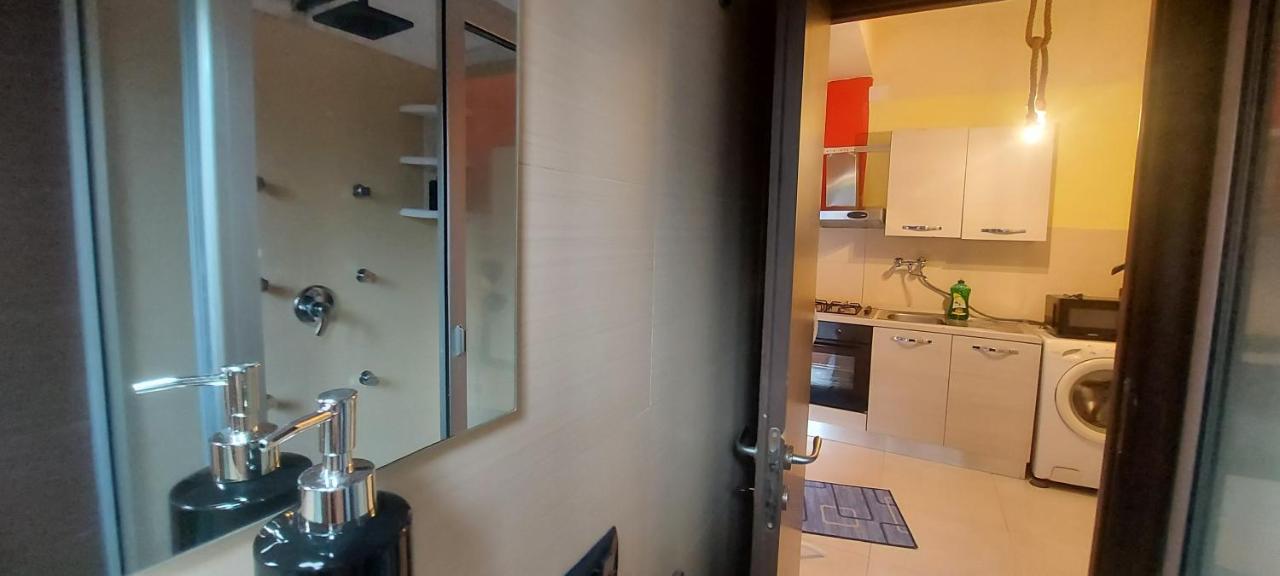 Stanza In Villa Con Giardino Con Box Doccia Idromassaggio Rent A Car Aci Bonaccorsi Eksteriør billede