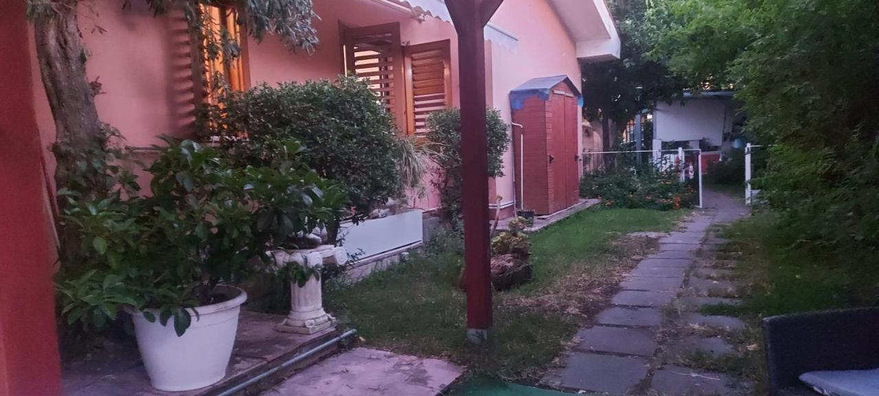 Stanza In Villa Con Giardino Con Box Doccia Idromassaggio Rent A Car Aci Bonaccorsi Eksteriør billede
