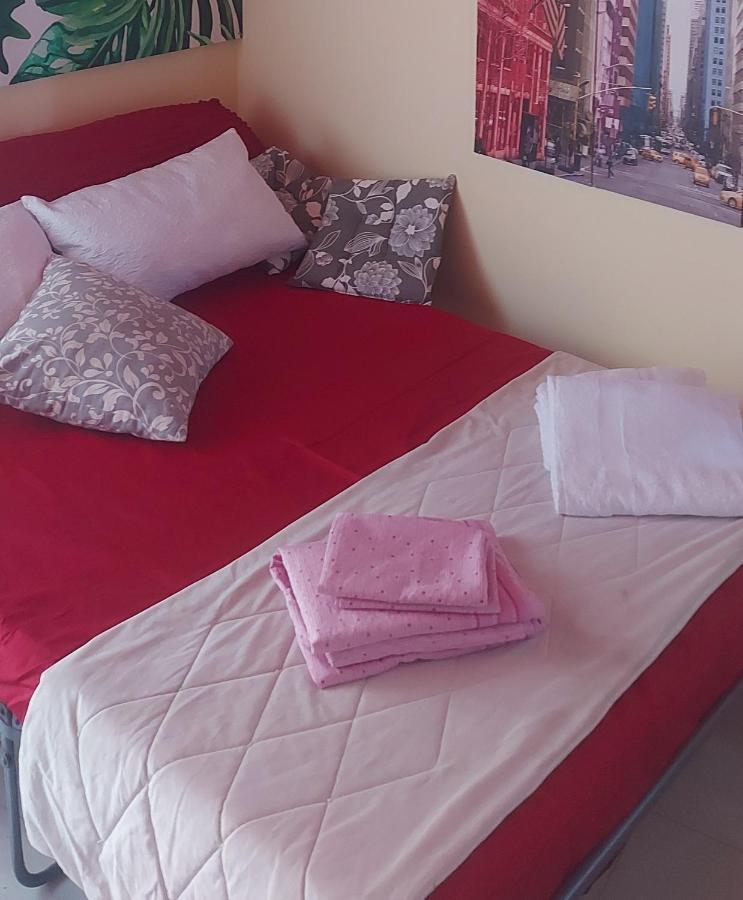 Stanza In Villa Con Giardino Con Box Doccia Idromassaggio Rent A Car Aci Bonaccorsi Eksteriør billede