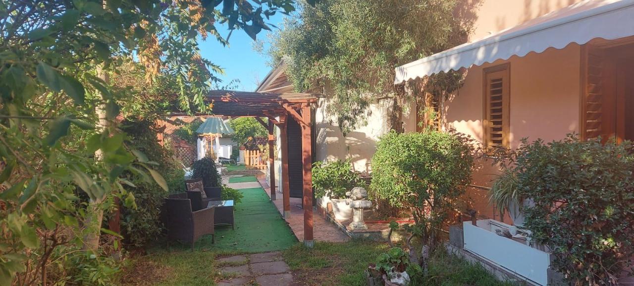 Stanza In Villa Con Giardino Con Box Doccia Idromassaggio Rent A Car Aci Bonaccorsi Eksteriør billede